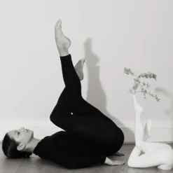 Maison<Anissa Kermiche Jambes 11 (Blanc)